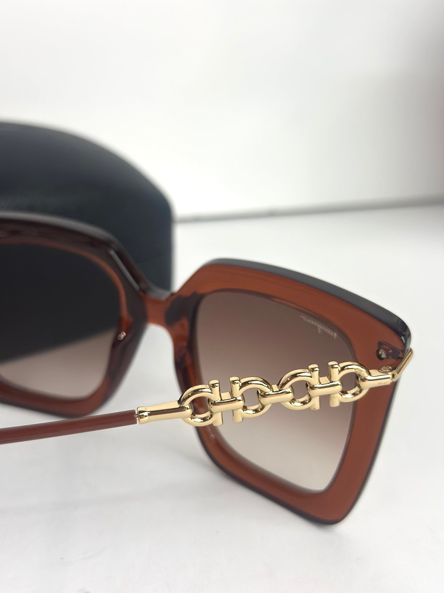 #23 Pre-owned Ferragamo Women's Fashion Transparent Brown Sunglasses