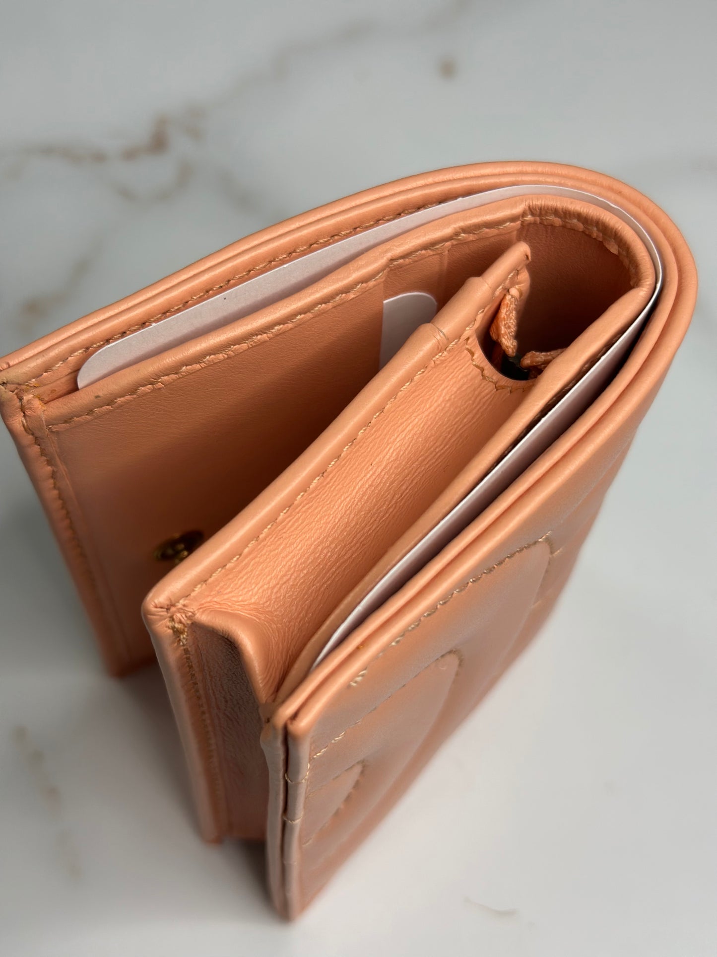 Pre-owned Gucci GG coral matalasse leather compact wallet