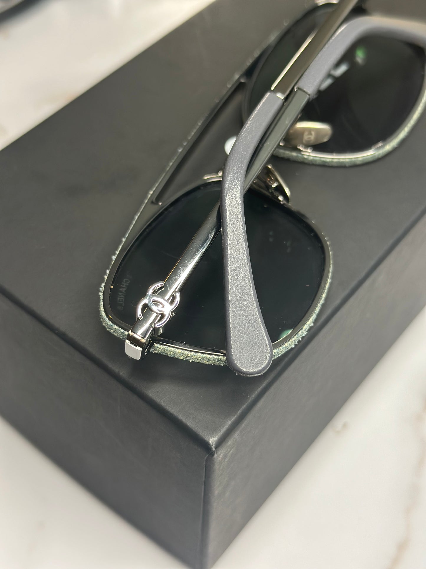Pre-owned Chanel Pilot Sunglasses model,ruthenium frame and denim