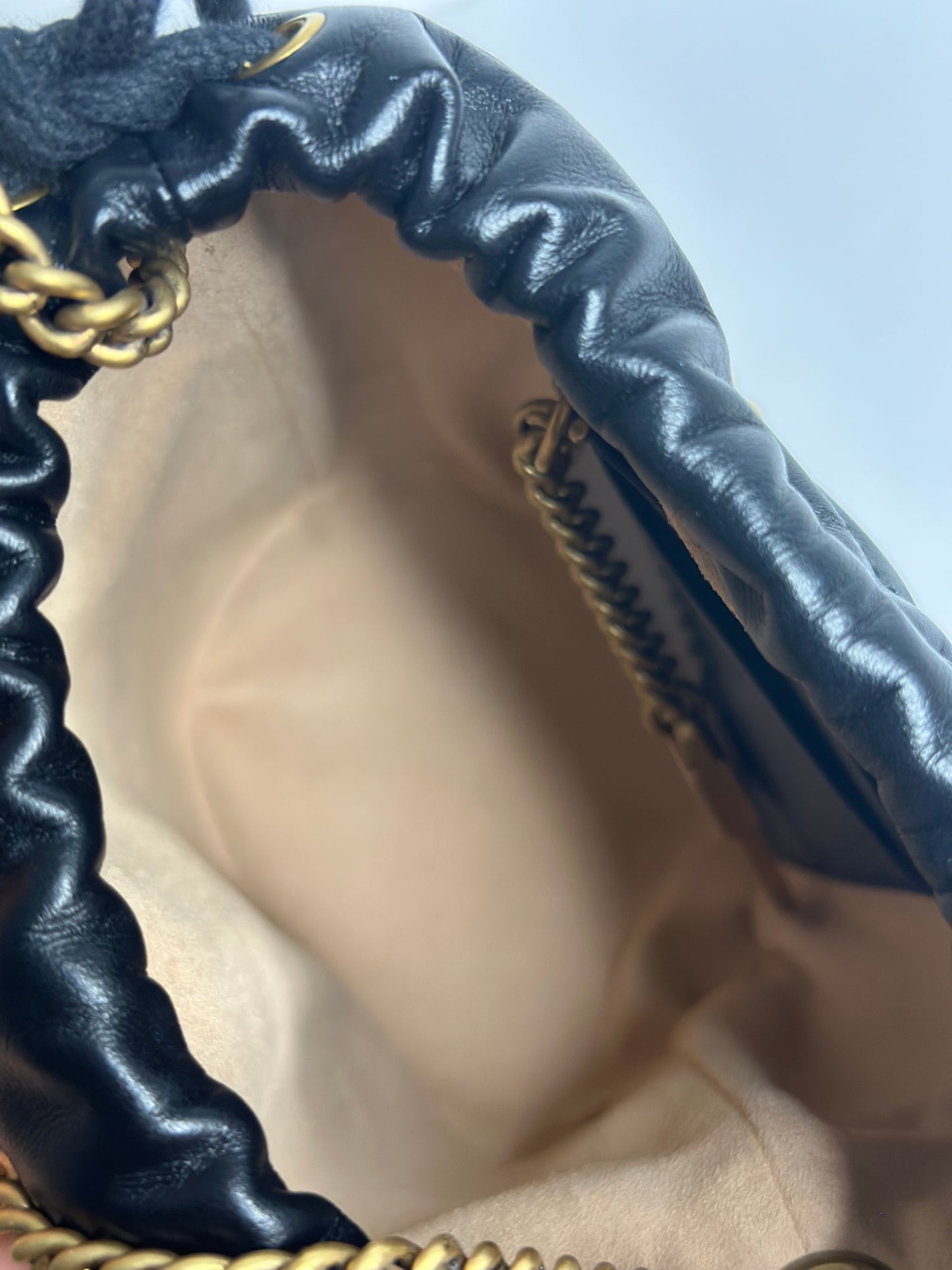 Pre-owned Gucci GG Marmont black matalasse leather mini bucket bag