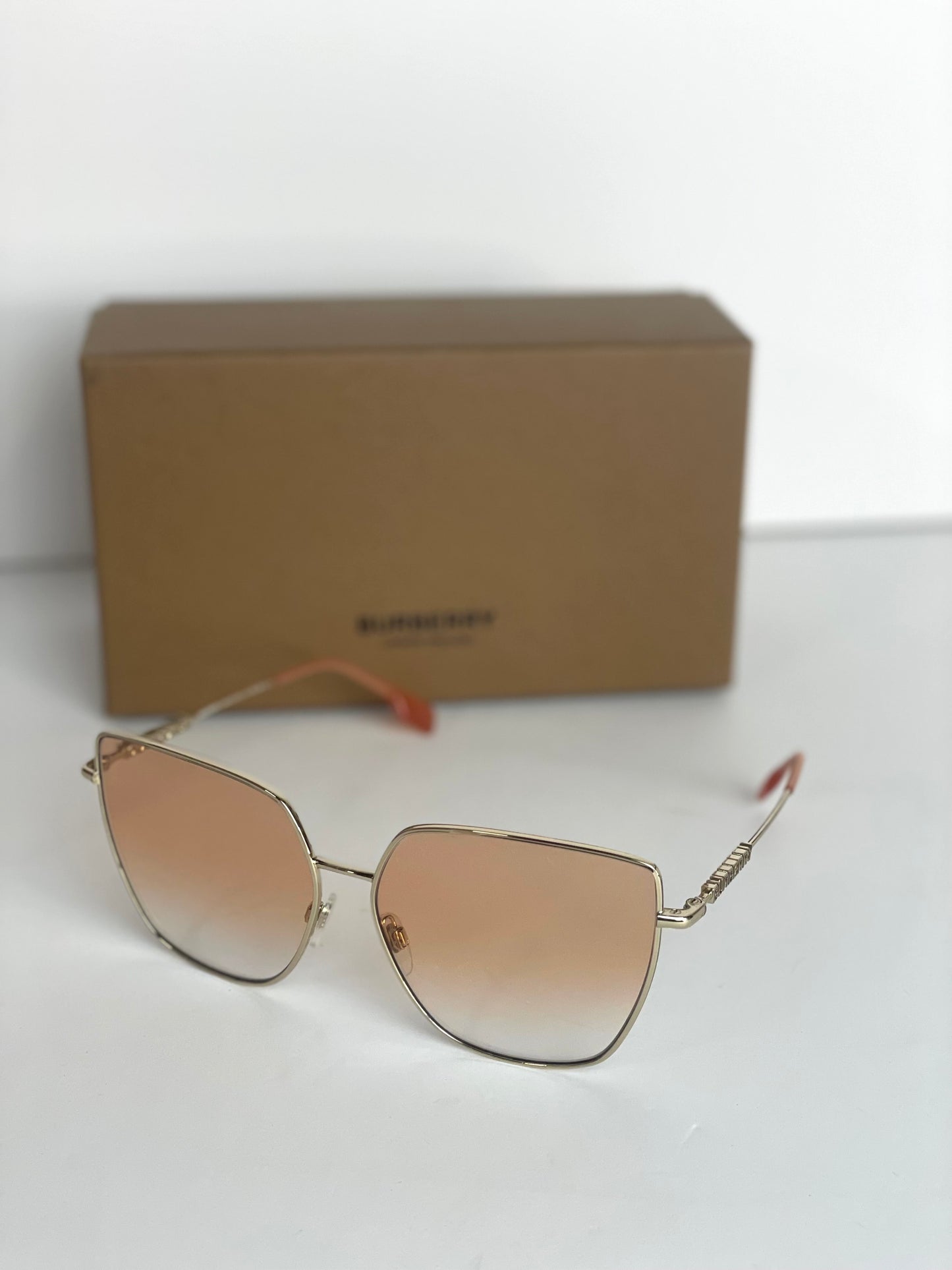 #4 Pre-owned Burberry Alexis light gold sunglasses