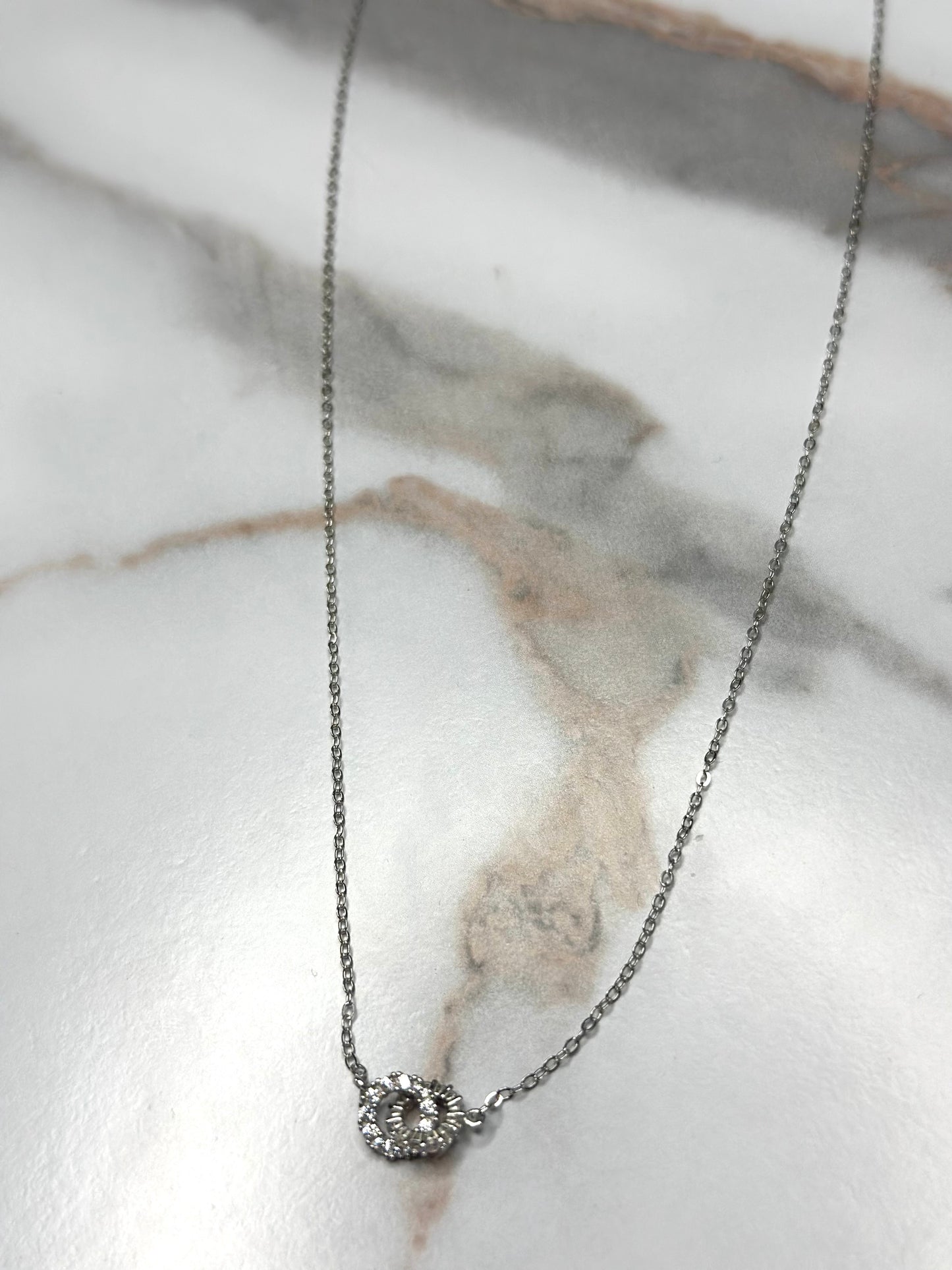 Dainty interlocking circle SLV necklace