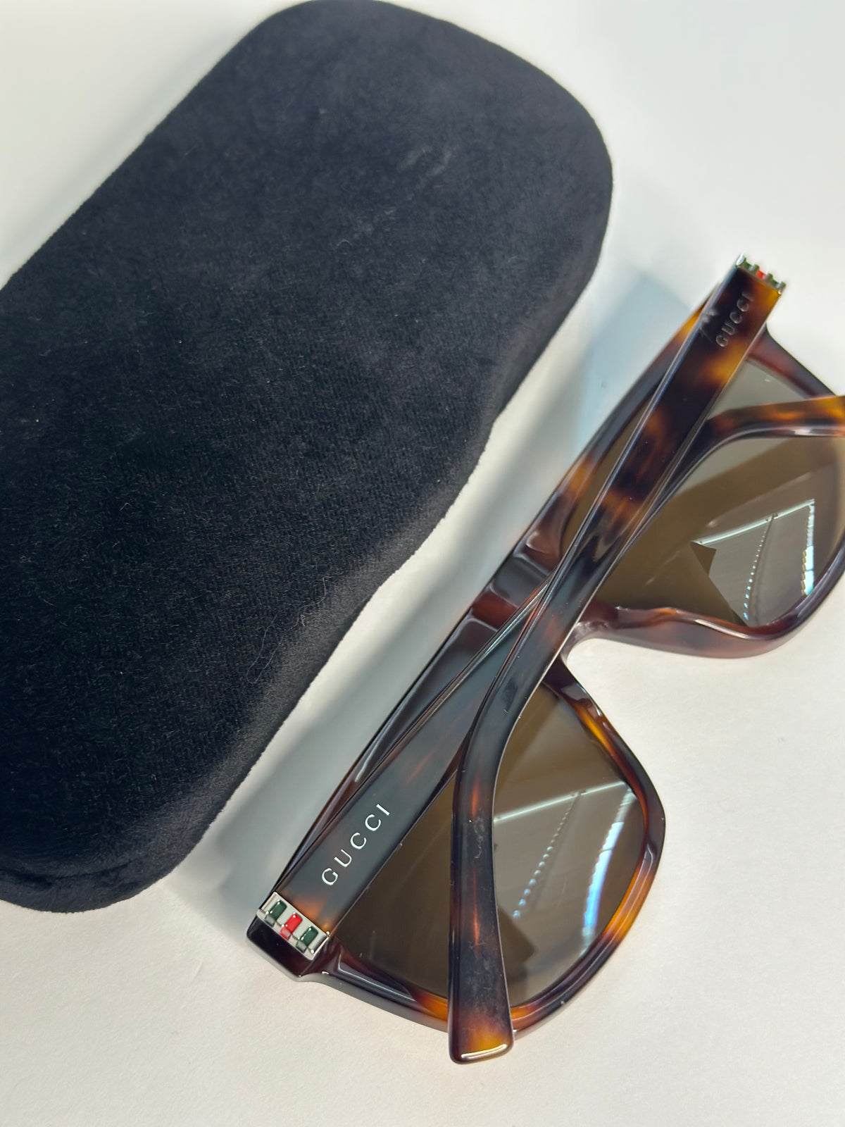 Pre-owned Gucci tortoise unisex sunglasses