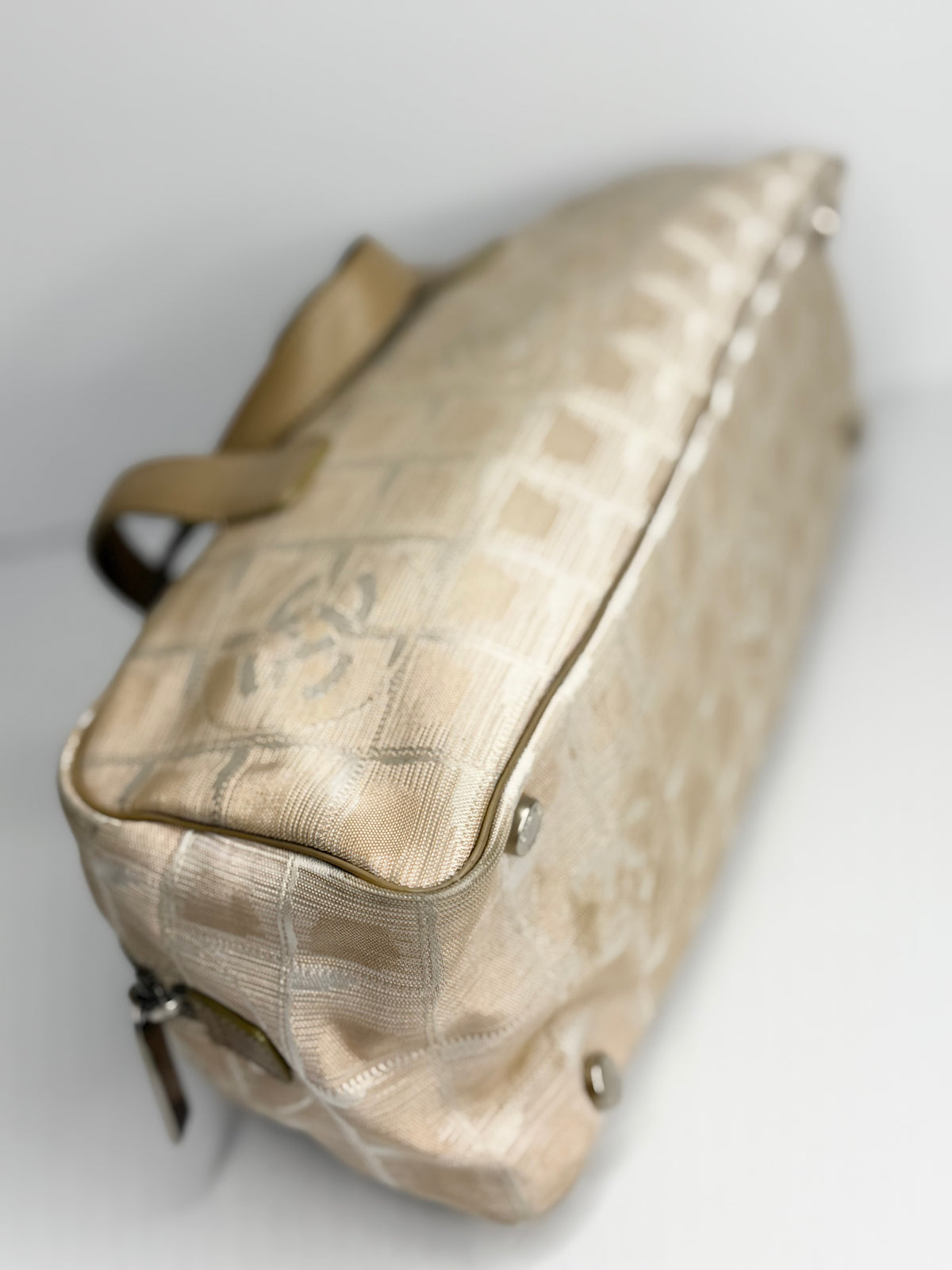 Pre-owned Chanel vintage, beige nylon travel line bowler bag