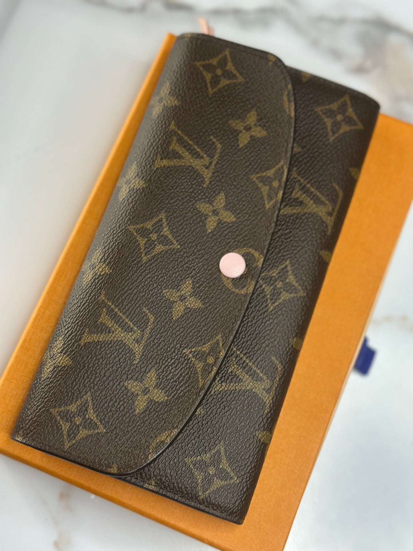 Pre-owned Louis Vuitton monogram canvas Emilie wallet