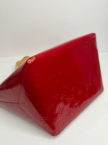 Pre-owned Louis Vuitton Vernis Bellevue PM bag in the red Pomme D'Amour tote