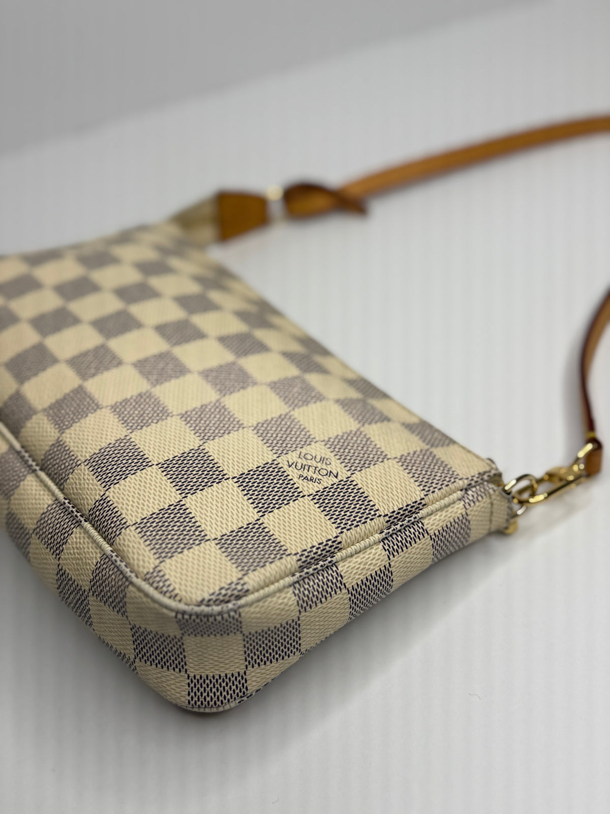 Pre-owned Louis Vuitton Damier Azur Pochette accessories
