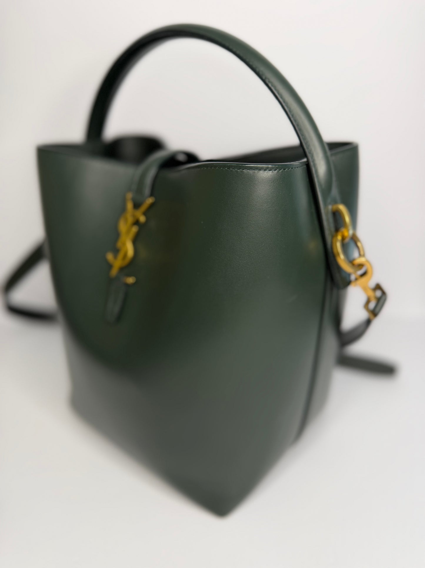 Pre-Owned YSL Shiny Calfskin Le 37 Bucket Bag Vert Fonce