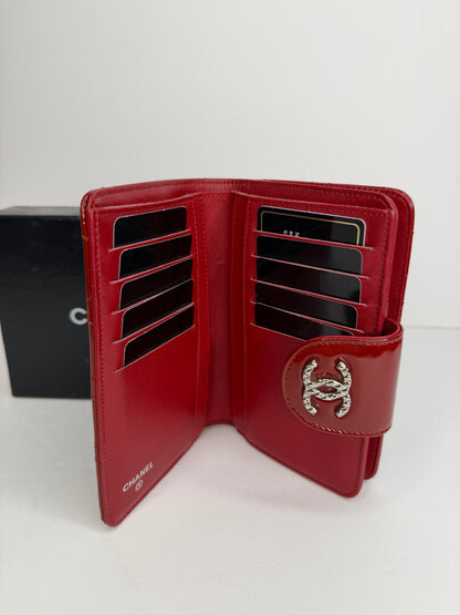 Pre-owned Chanel Quilted Red Patent Leather medium wallet