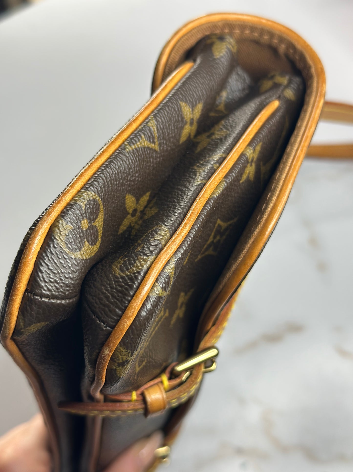Pre-owned Louis Vuitton monogram canvas marielle pochette MM shoulder bag