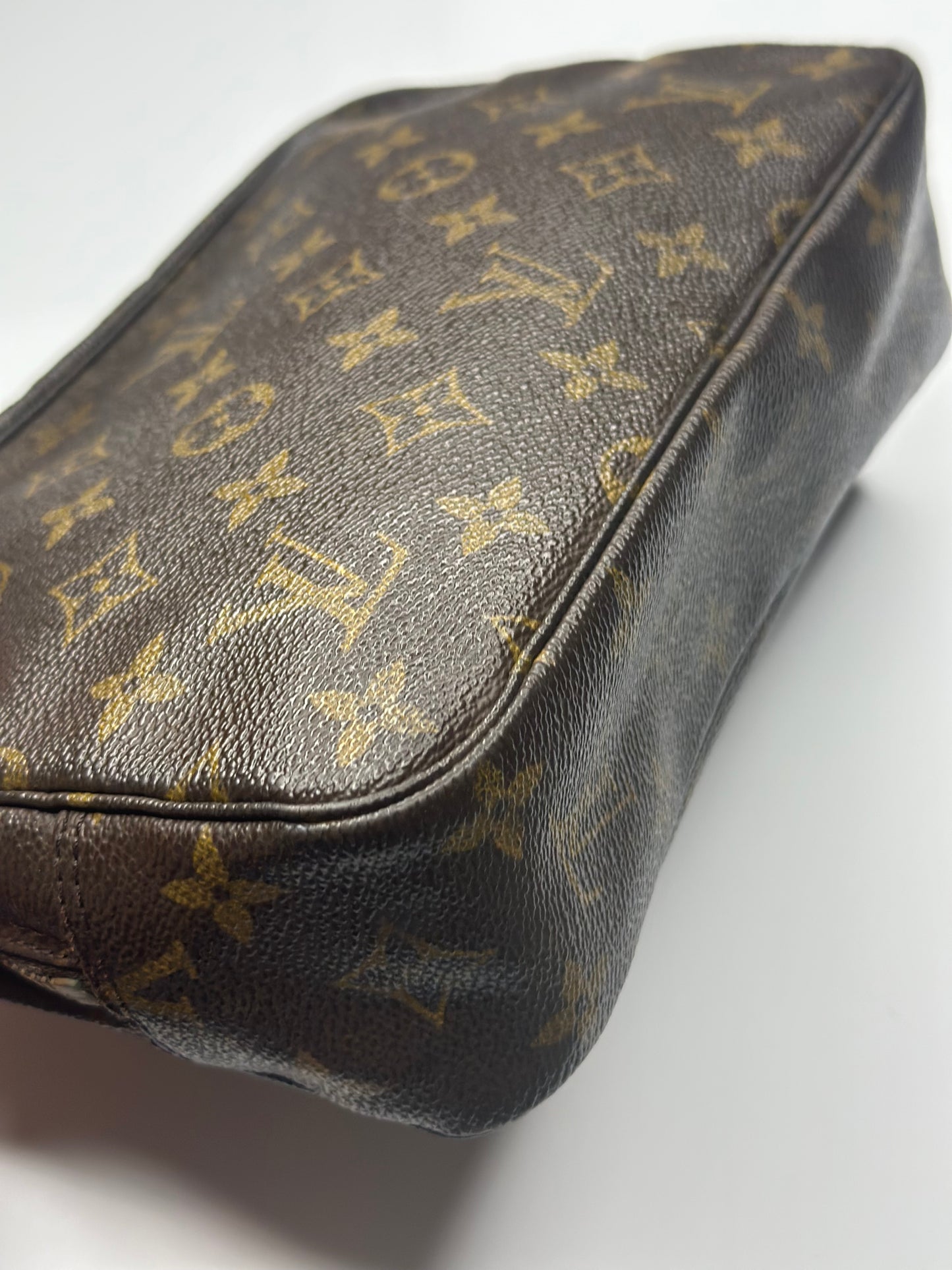 Pre-owned Louis Vuitton monogram canvas toiletry pouch 25