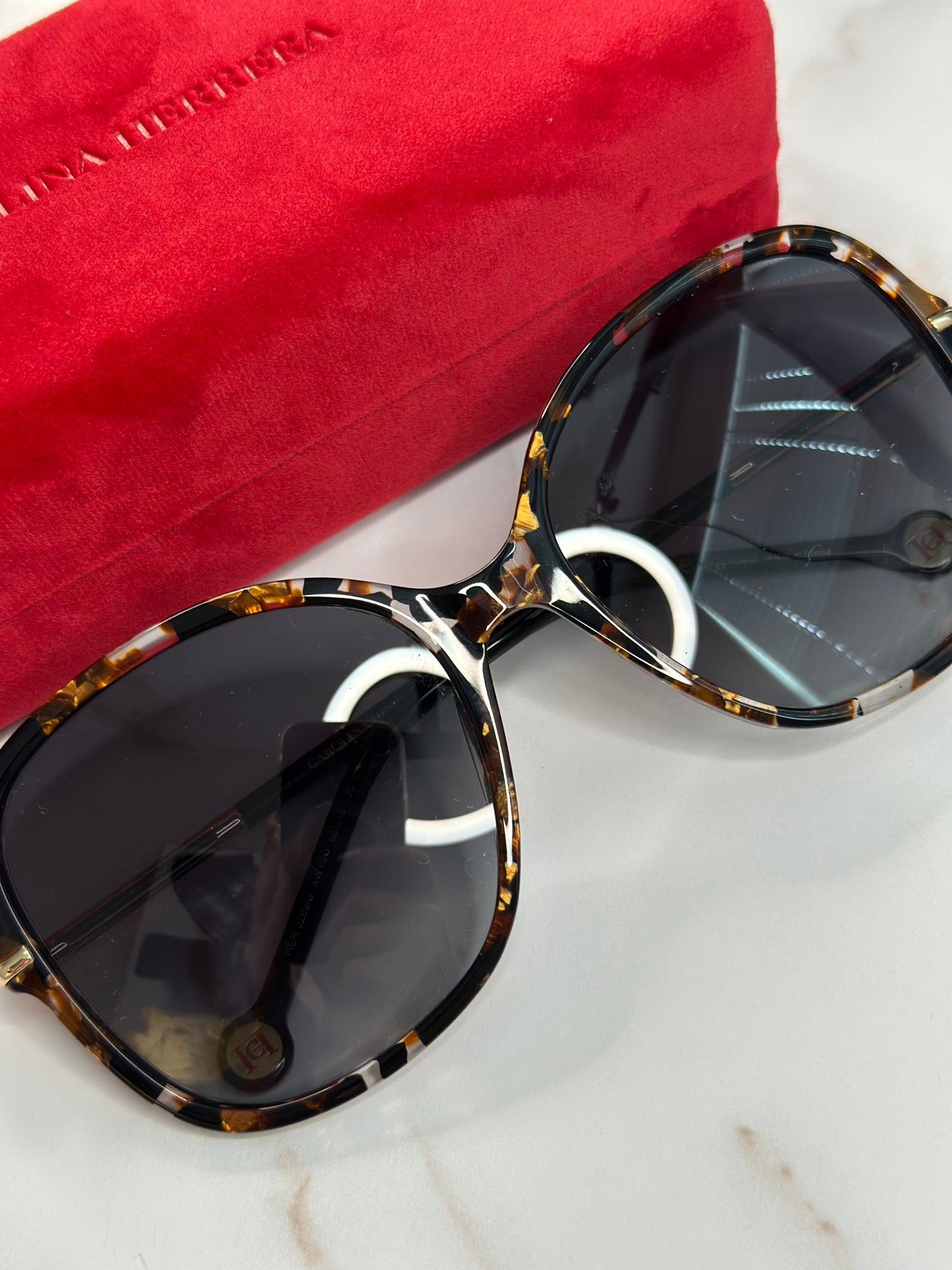 Pre-owned Carolina Herrera multicolor tortise sunglasses
