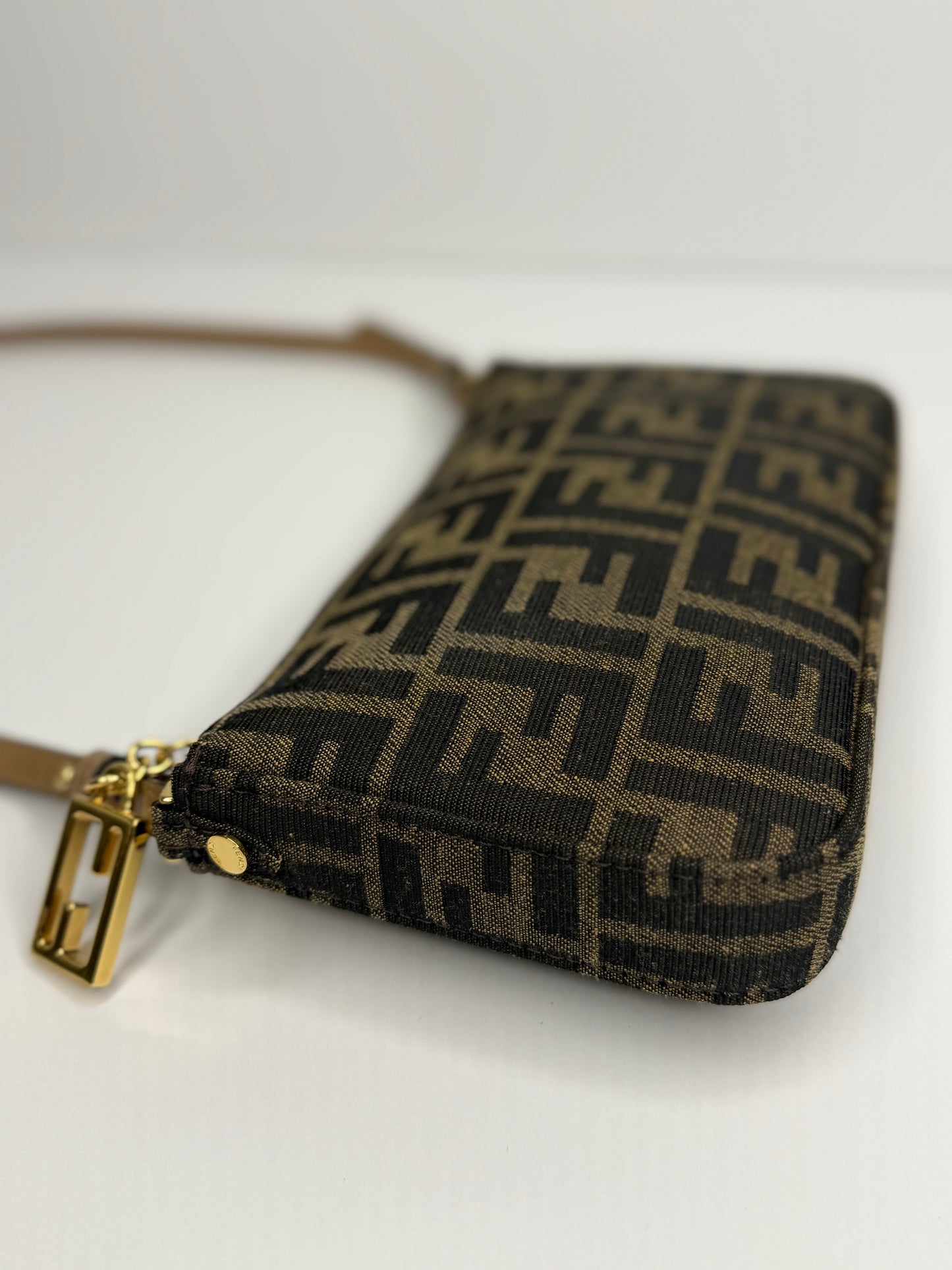 Pre-owned Fendi Baguette Pouch
Brown jacquard FF canvas