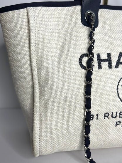 Pre-owned Chanel White and Navy Blue Canvas Deauville Medium Tote