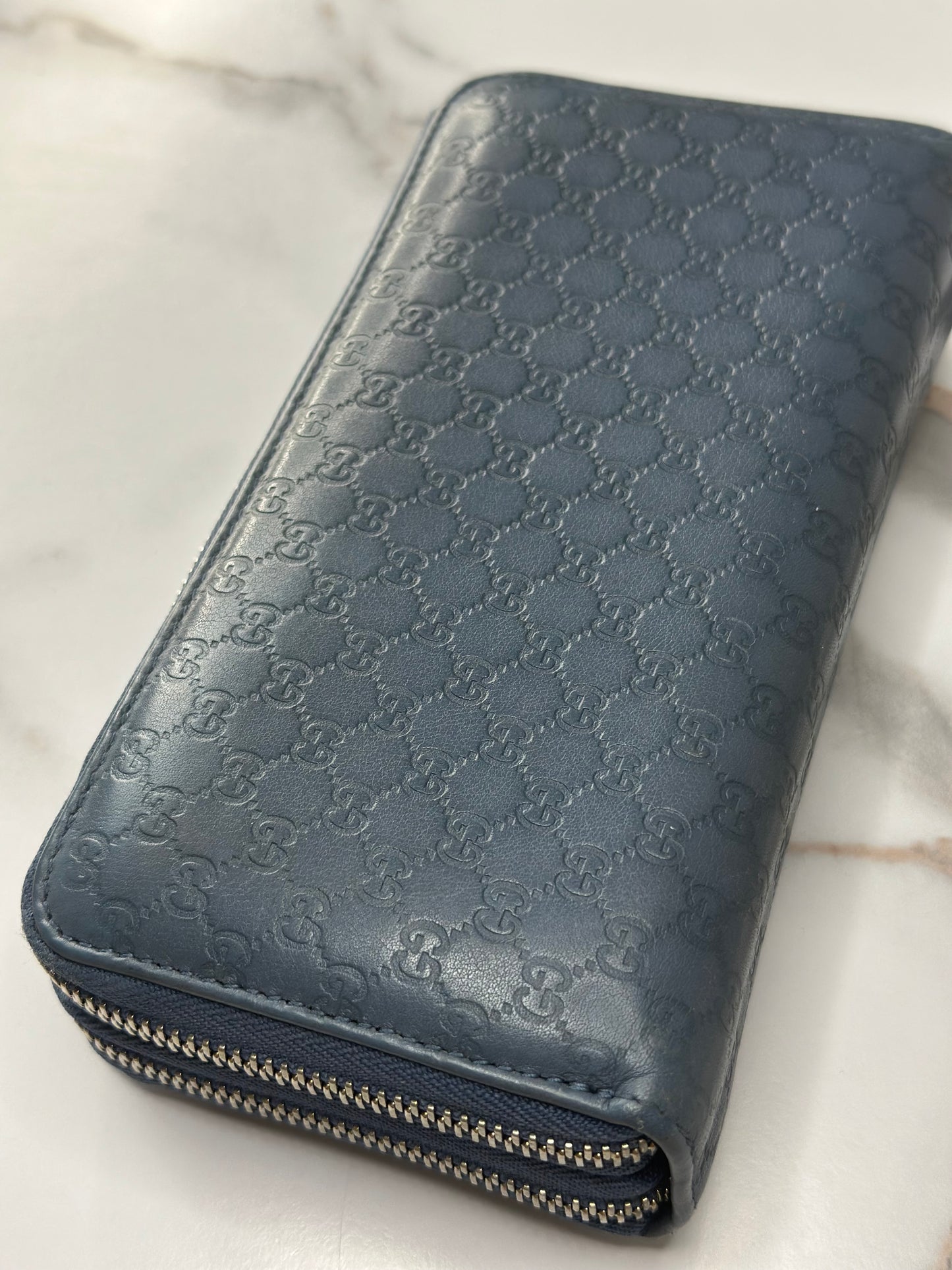 Pre-owned Gucci Microguccissima double zip-around wallet in blue leather