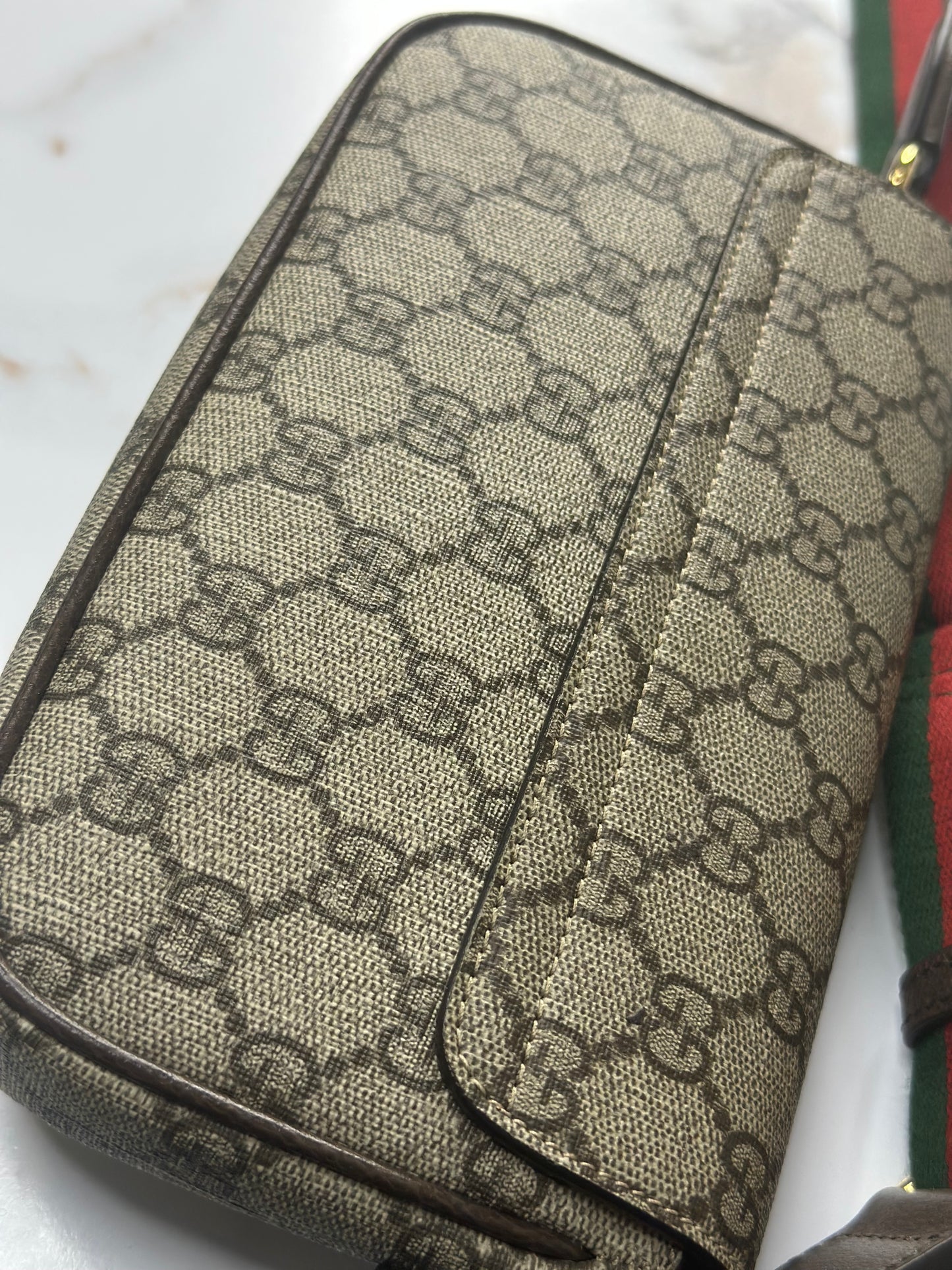 Pre-owned Gucci GG supreme canvas Ophidia pochette crossbody