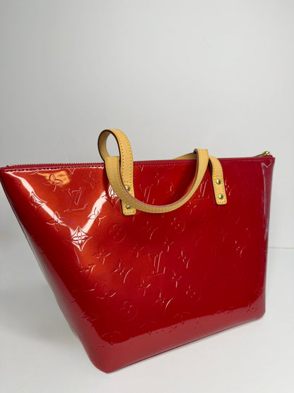 Pre-owned Louis Vuitton Vernis Bellevue PM bag in the red Pomme D'Amour tote