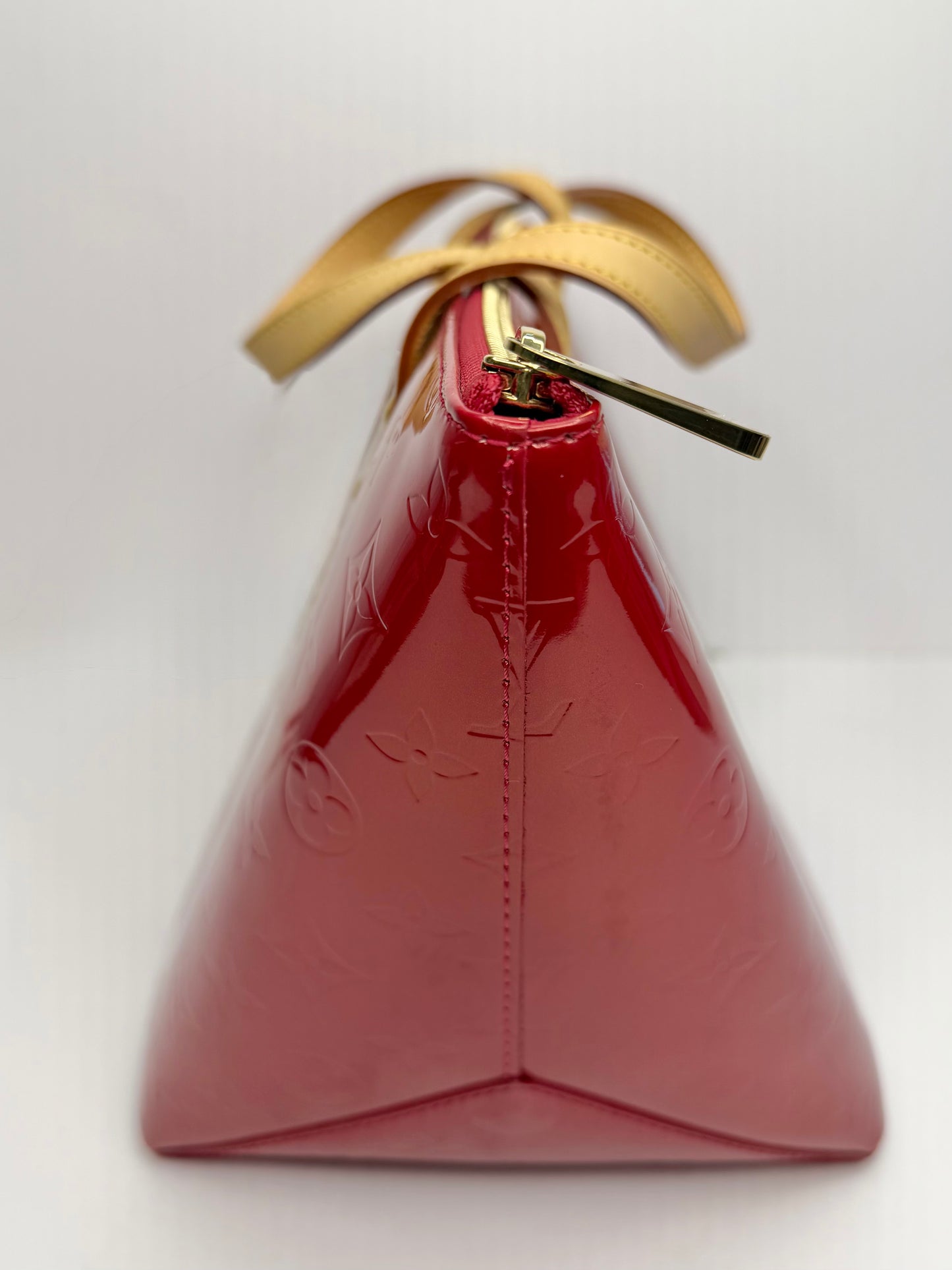 Pre-owned Louis Vuitton Vernis Bellevue PM bag in the red Pomme D'Amour tote