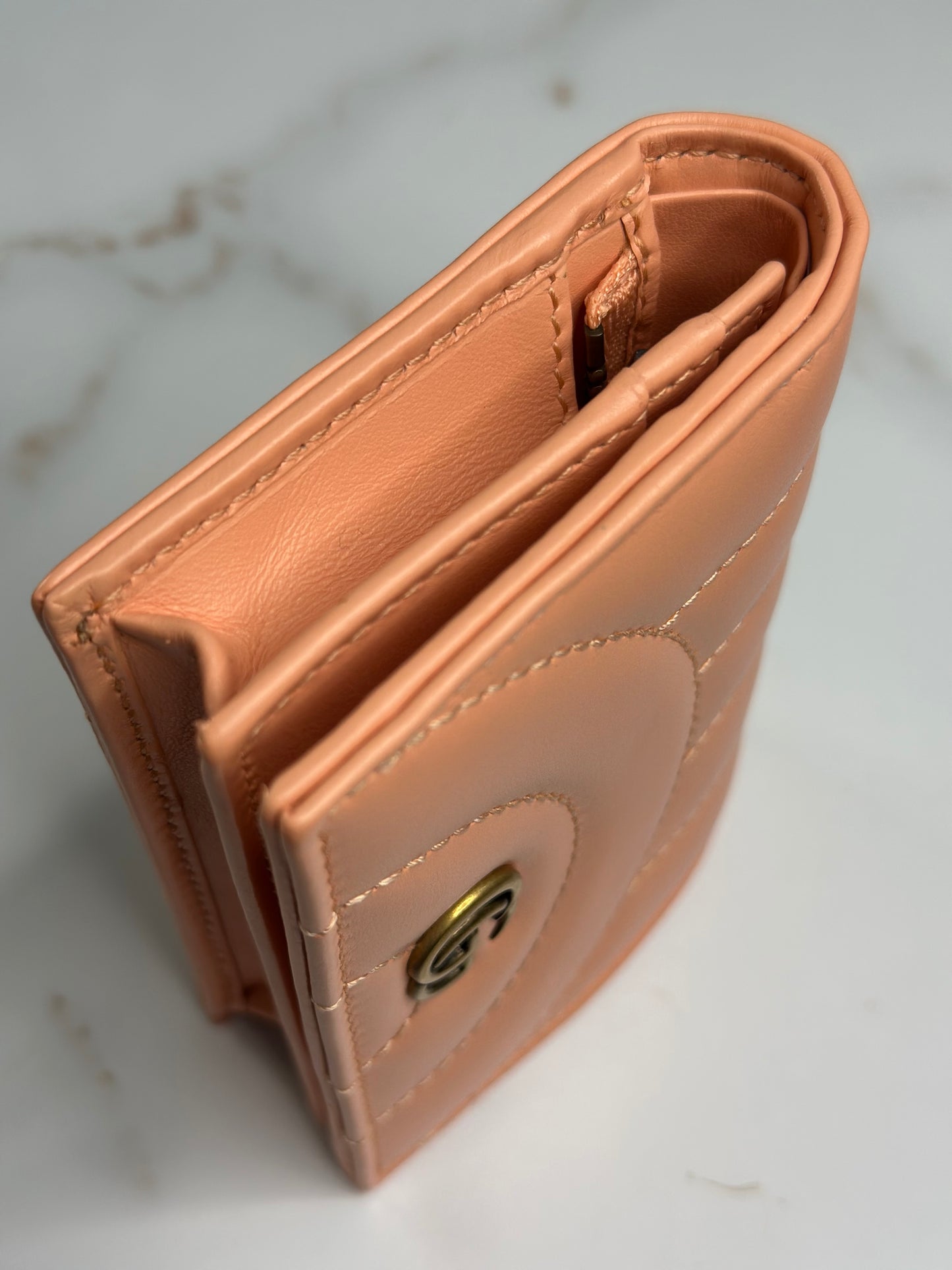 Pre-owned Gucci GG coral matalasse leather compact wallet
