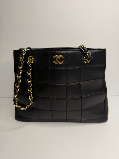 Pre-owned Chanel black quilted lamb skin chocolate bar shoulder tote