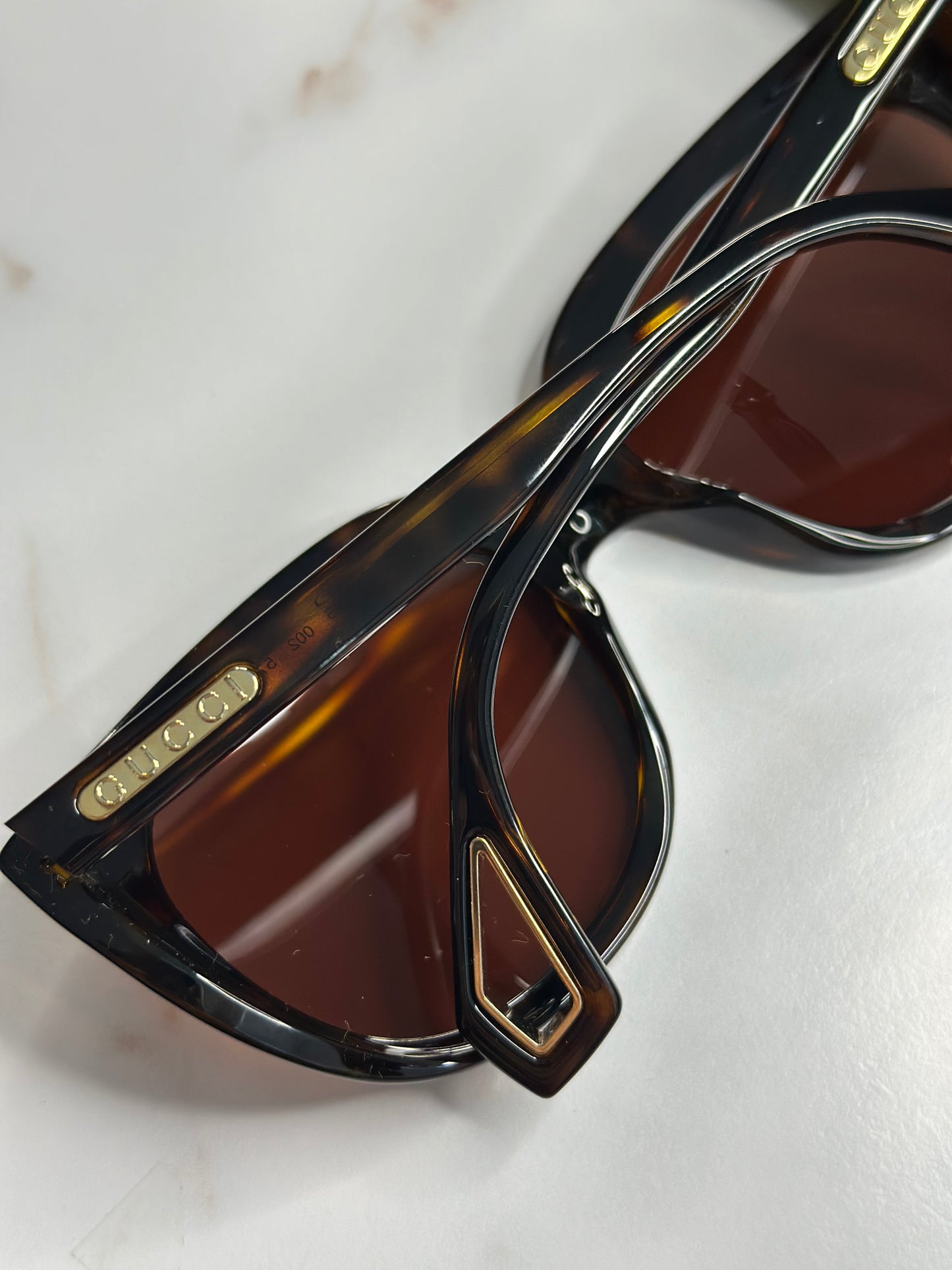 Pre-owned Gucci tortoise sunglasses with gold hardware