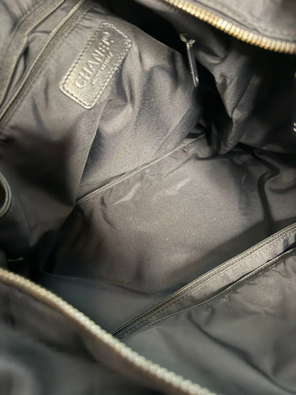 Pre-owned Chanel black nylon, medium travel line tote
