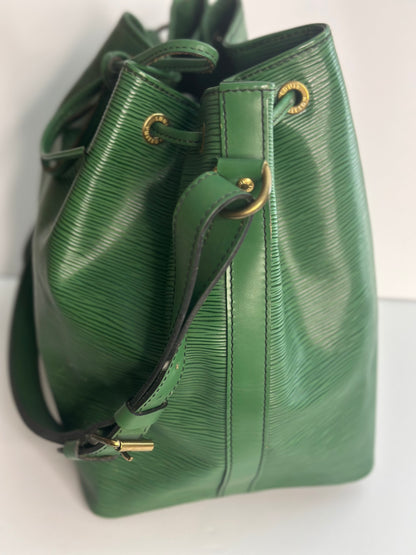 Pre-owned Louis Vuitton vintage green Epi Noe shoulder bag