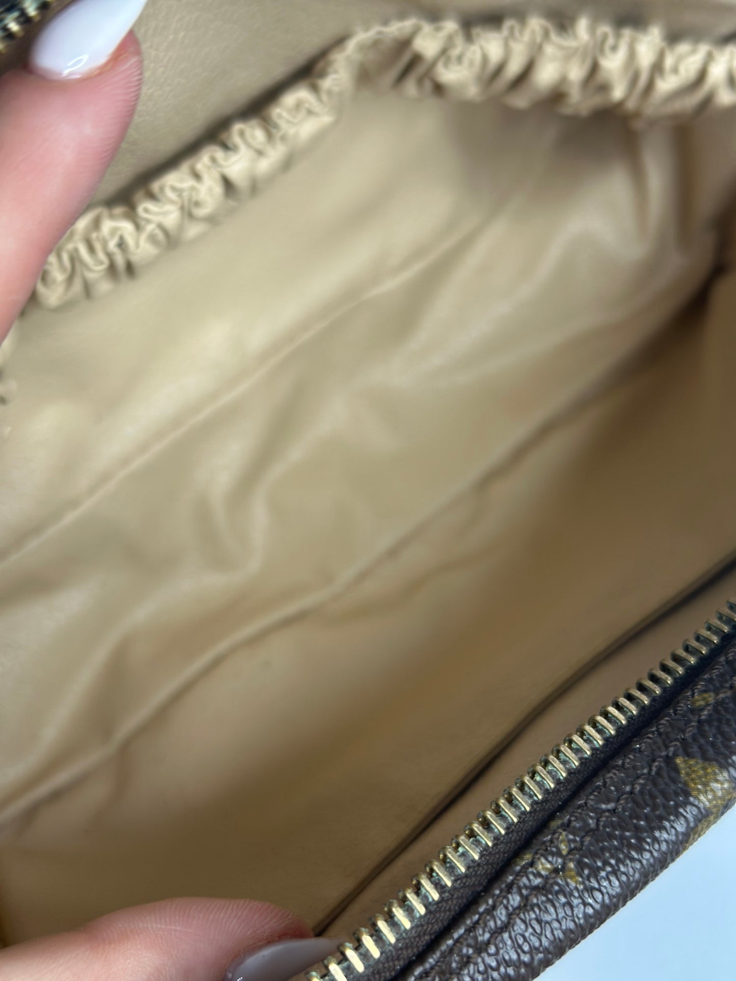 Pre-owned Louis Vuitton monogram canvas toiletry 25 pouch