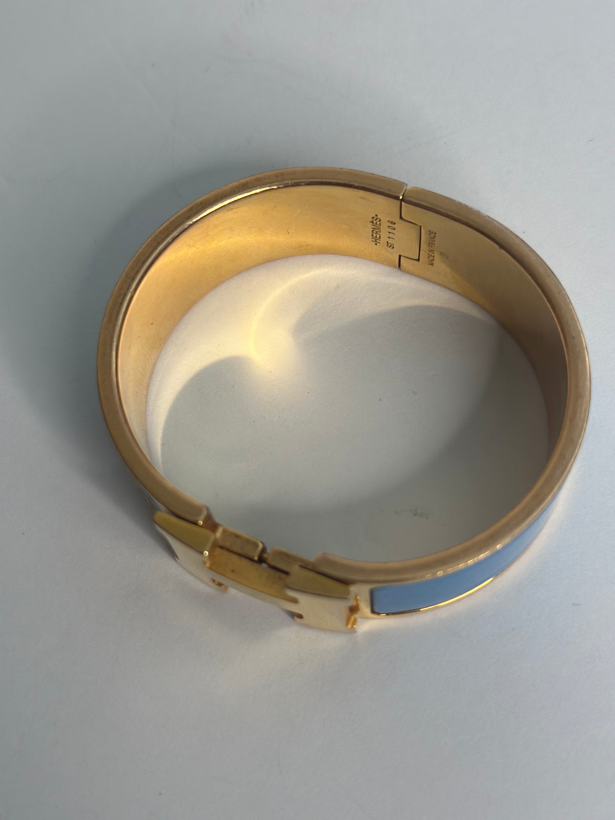 Pre-owned Hermes Paradise Blue Enamel Gold Plated Clic-Clac H PM Wide Bracelet ()