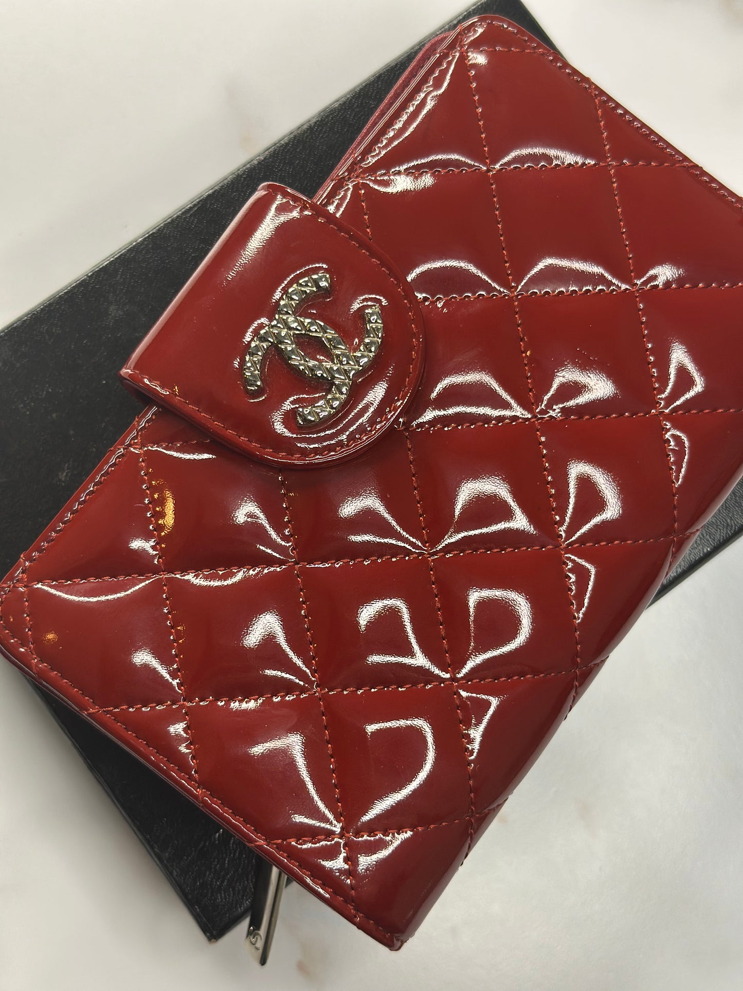 Pre-owned Chanel Quilted Red Patent Leather medium wallet
