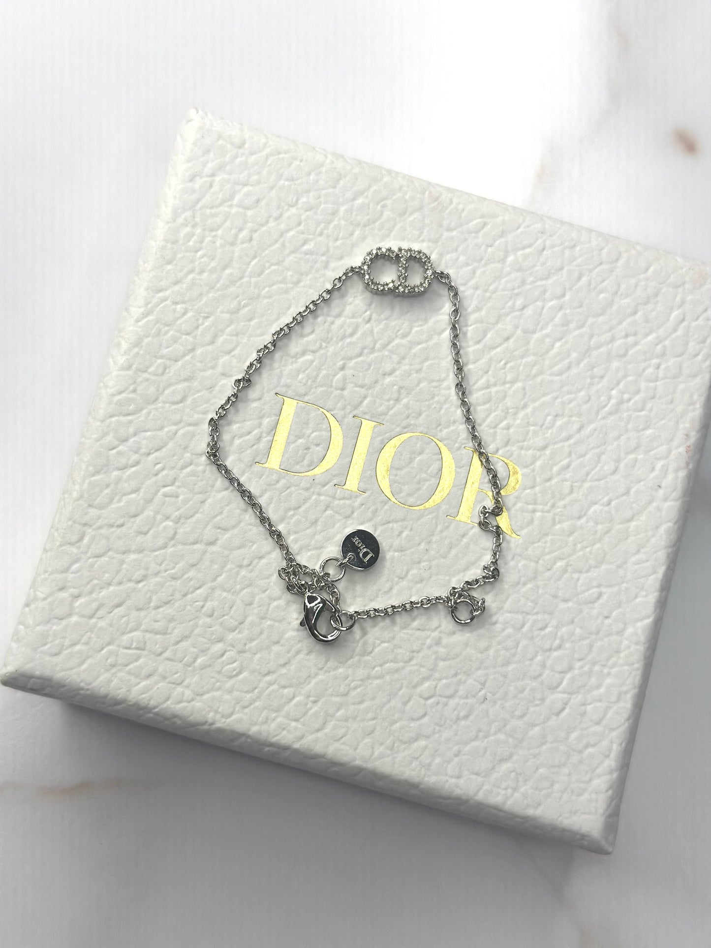 Pre-owned Dior Clair D Lune Bracelet
Silver-Finish Metal and White Crystals