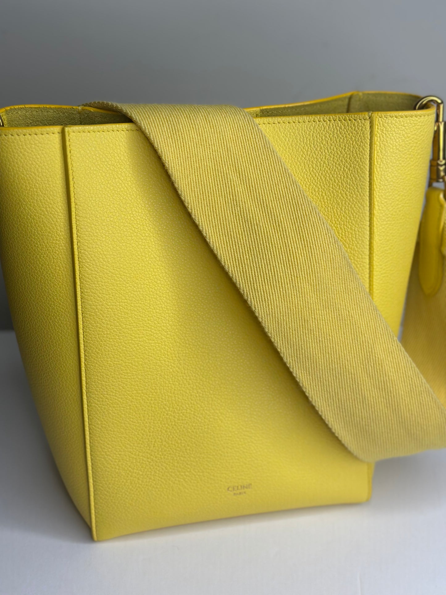 Pre-owned Celine Soft Grained yellow Calfskin Small Sangle Bucket Bag