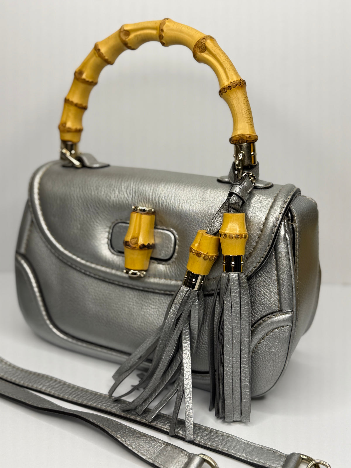 Pre-owned Gucci Metallic Calfskin Medium New Bamboo Top Handle Bag Silver