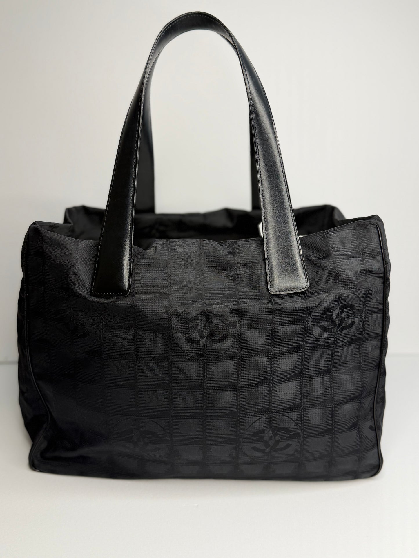 Pre-owned Chanel black nylon travel line tote
