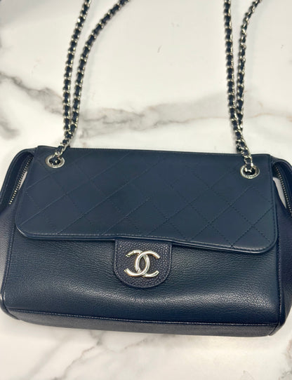 Pre-owned Chanel Navy Double Chain Matalese Flag Calfskin Medium Coco Crossbody