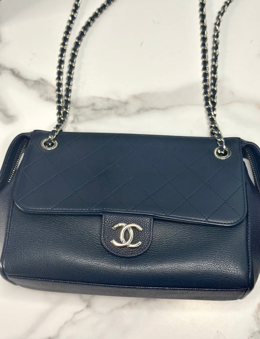 Pre-owned Chanel Navy Double Chain Matalese Flag Calfskin Medium Coco Crossbody