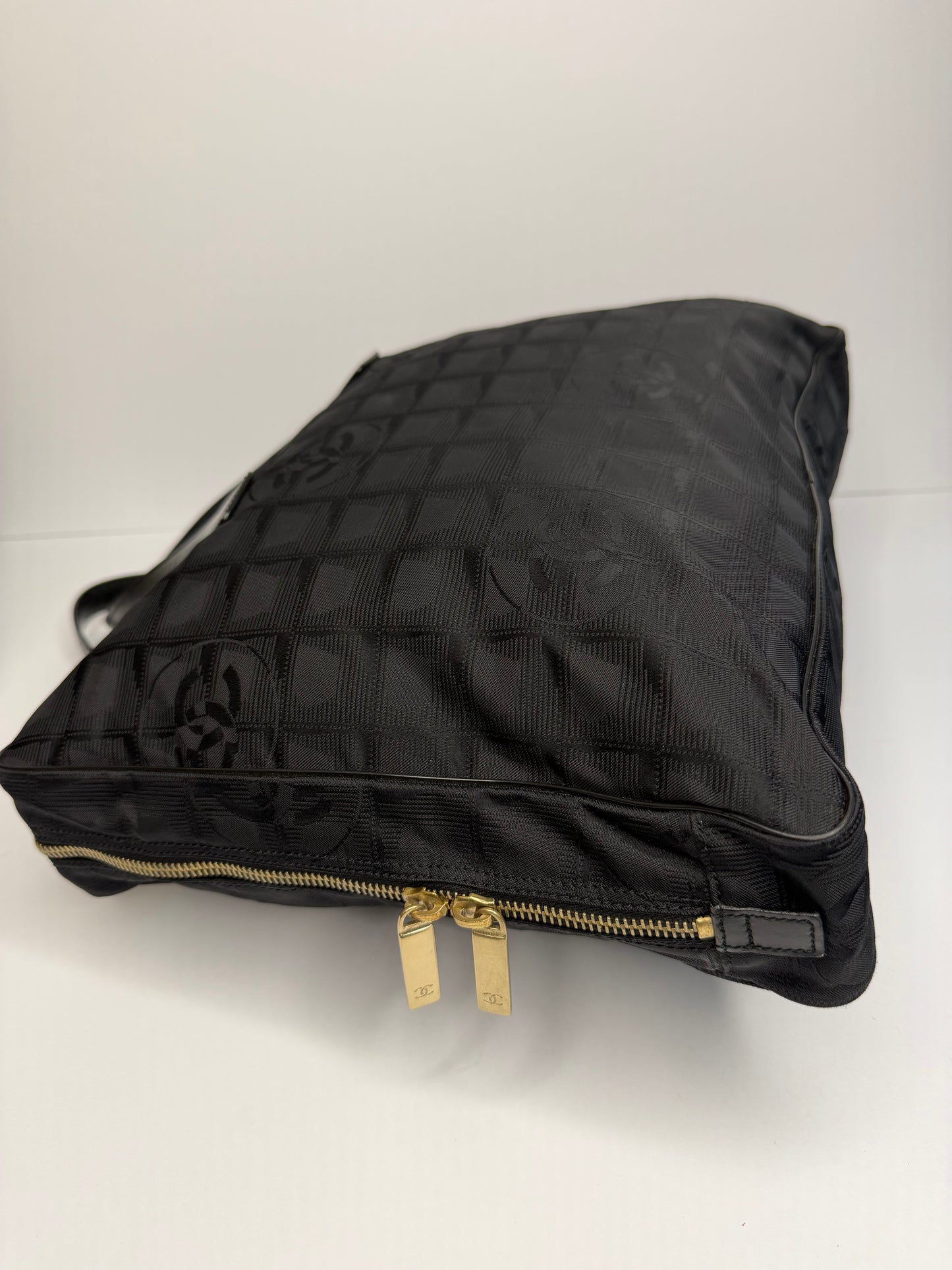 Pre-owned Chanel travel line nylon business bag