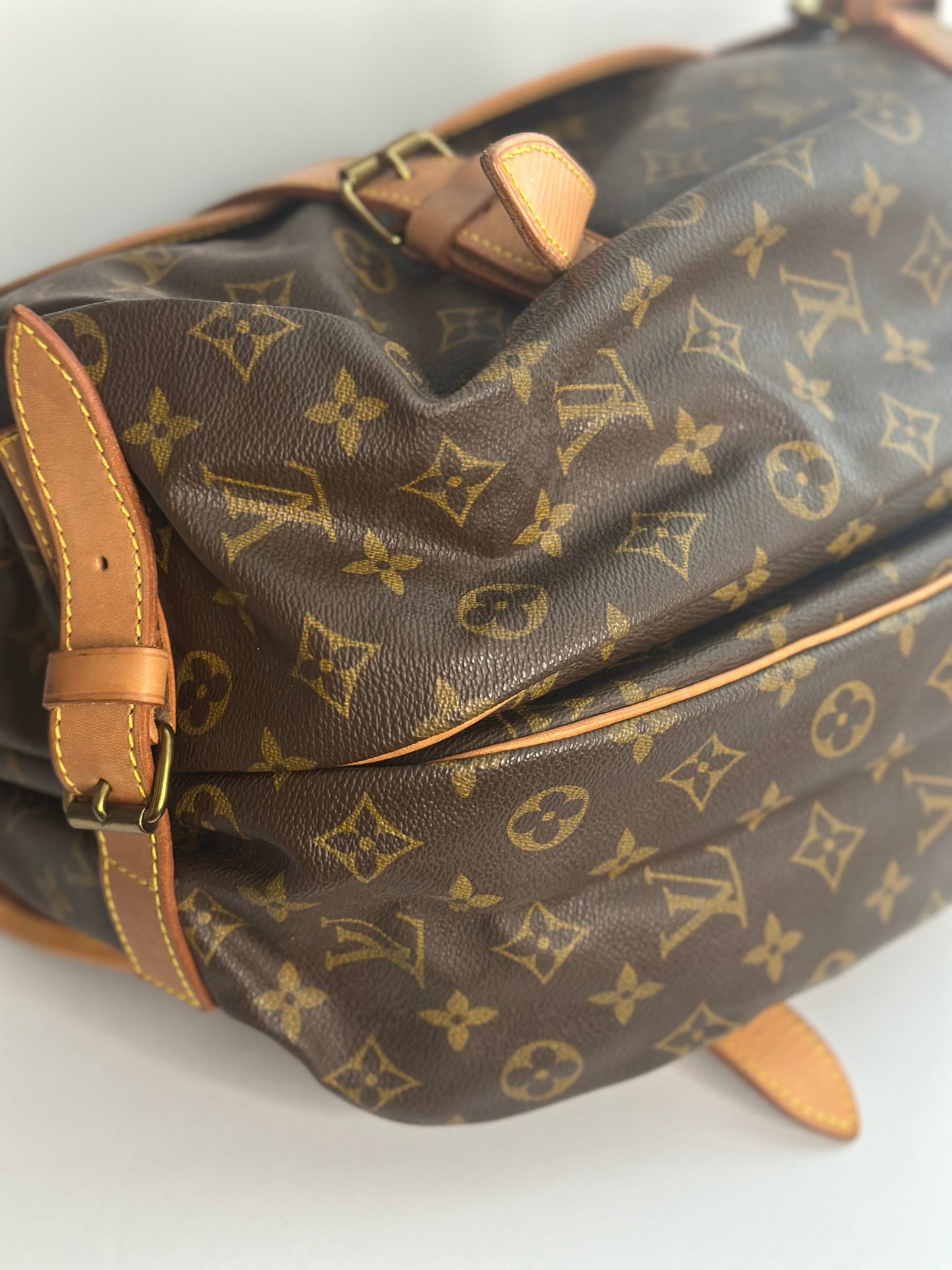 Pre-owned Louis Vuitton monogram canvas saumur 43 crossbody