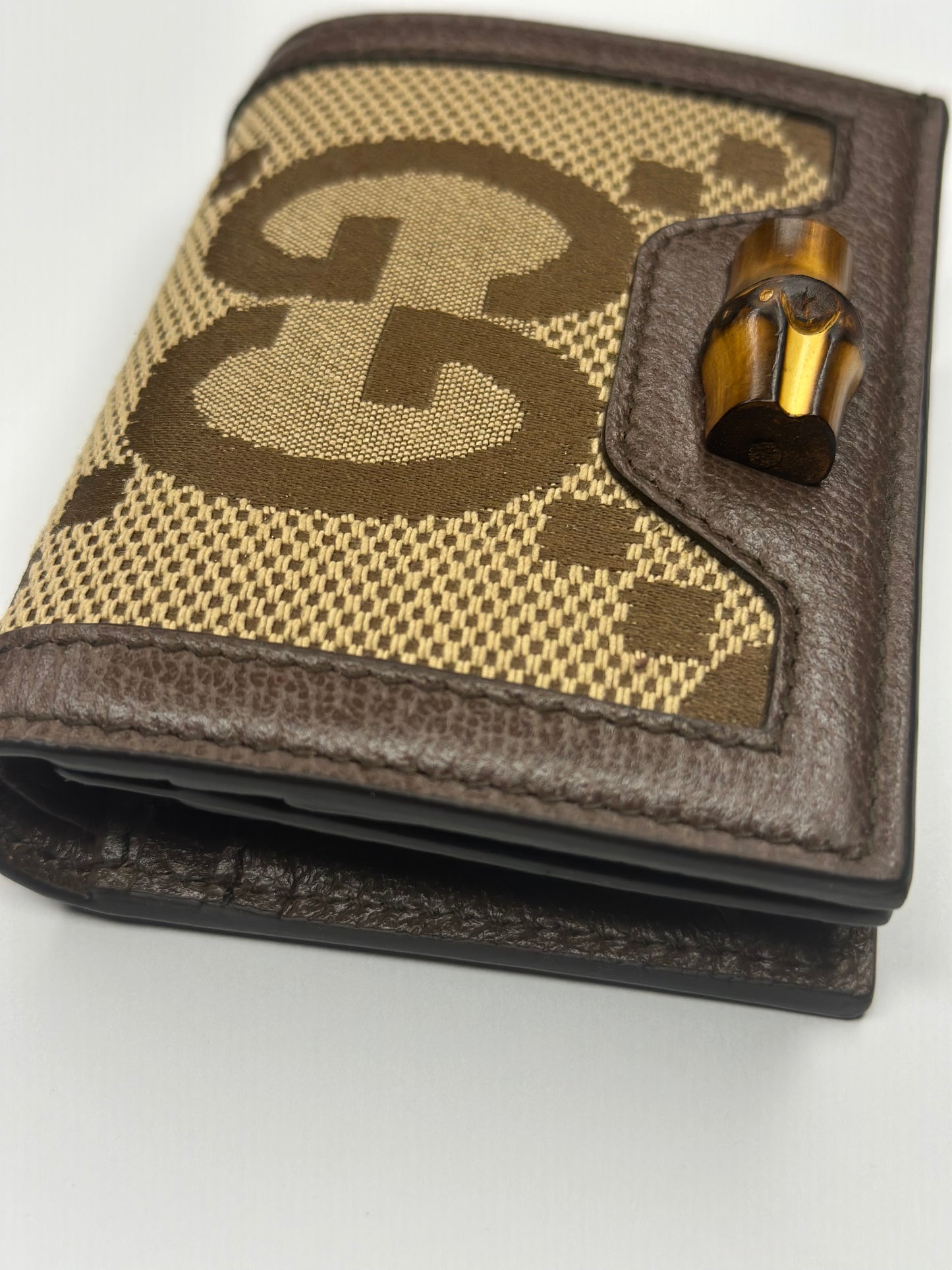 Pre-owned Gucci Diana Jumbo GG Bamboo Wallet Beige Brown
Compact Bifold Canvas