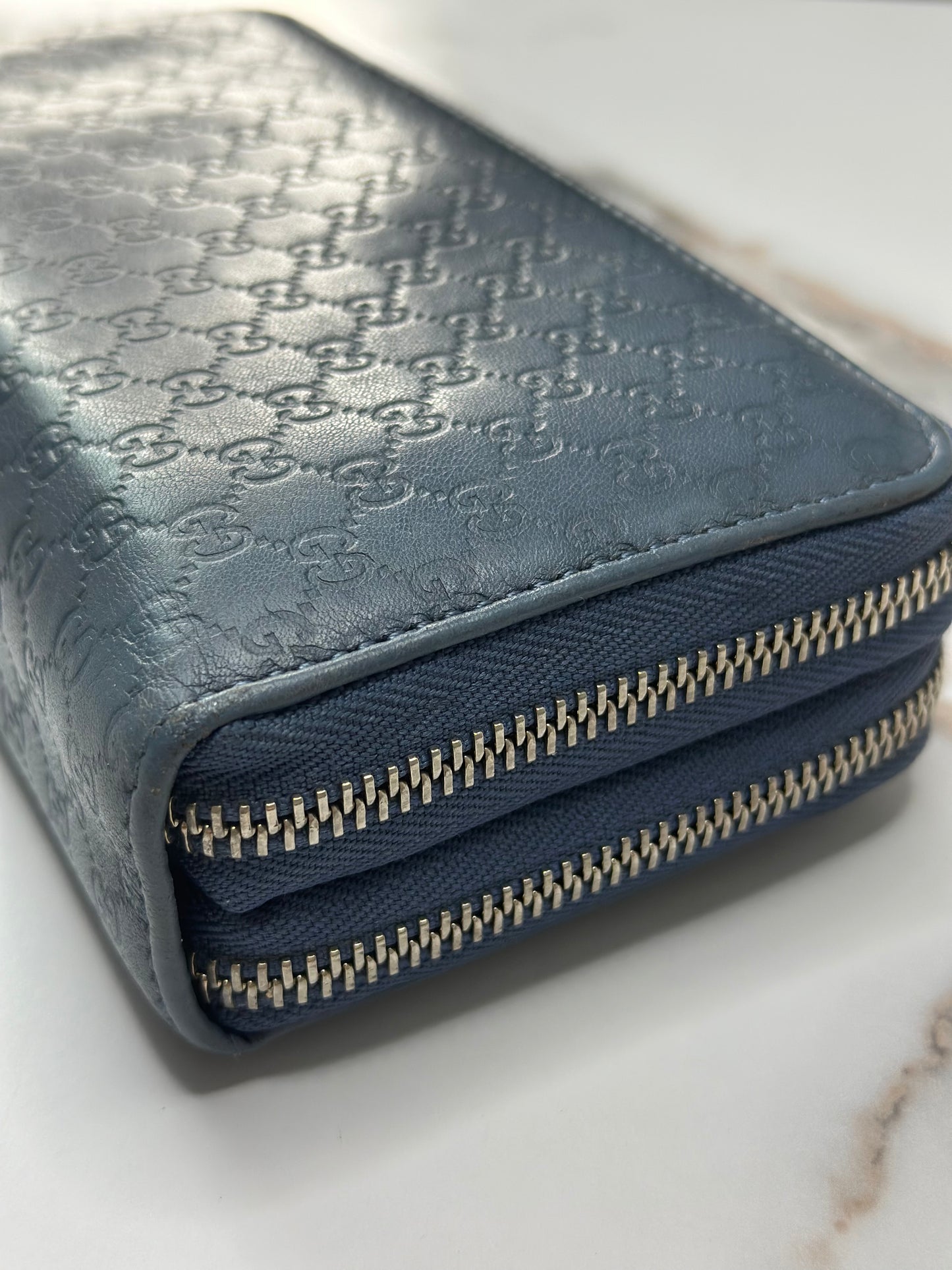 Pre-owned Gucci Microguccissima double zip-around wallet in blue leather