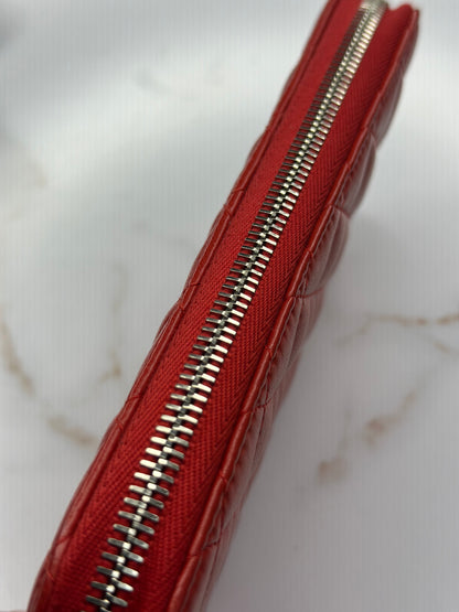 Pre-owned Chanel red quilted lambskin zippy wallet