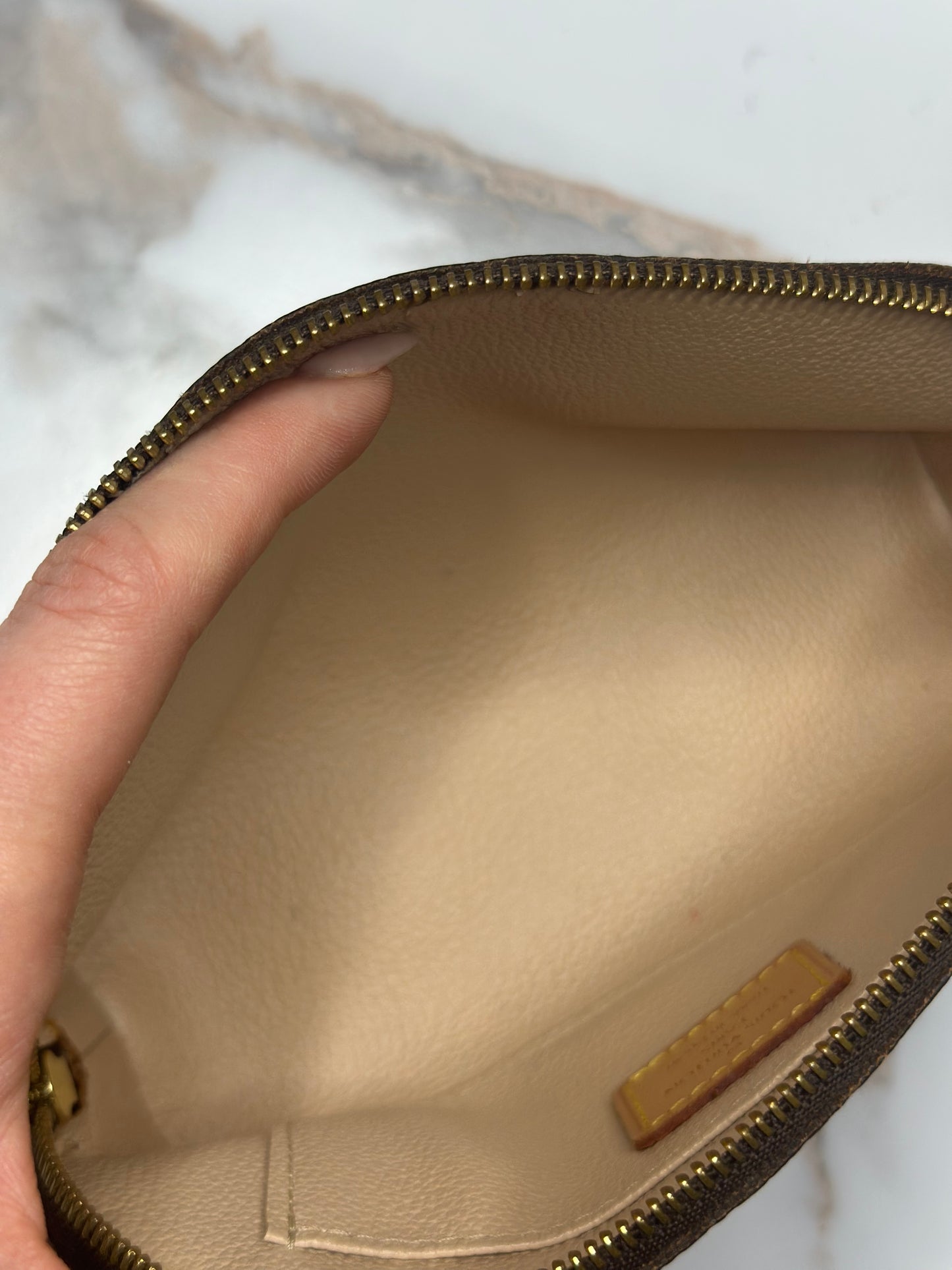 Pre-owned Louis Vuitton monogram, canvas cosmetic pouch PM