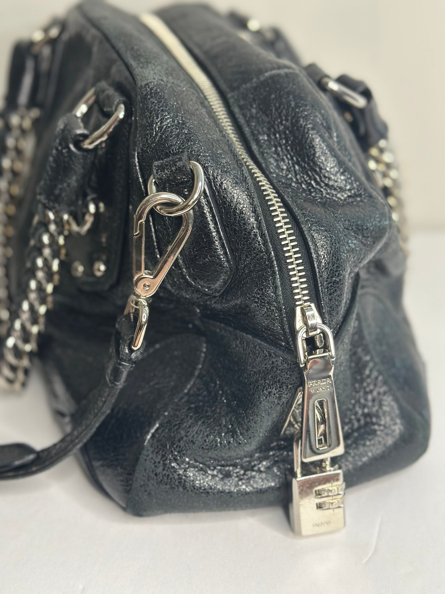 Pre-owned Prada Cervo Lux leather chain shoulder bag with a pebbled texture and silver-tone hardware