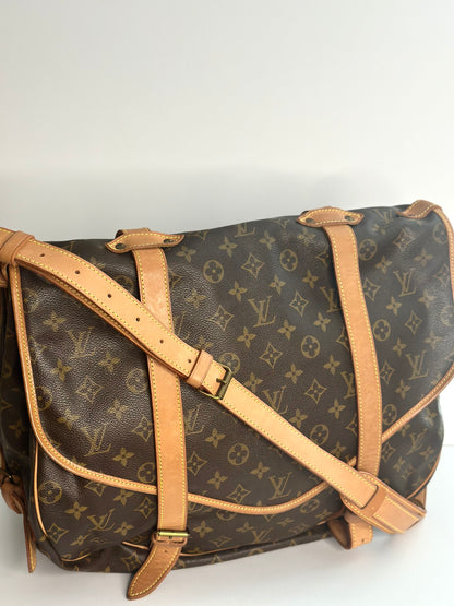Pre-owned Louis Vuitton monogram canvas saumur 43 crossbody