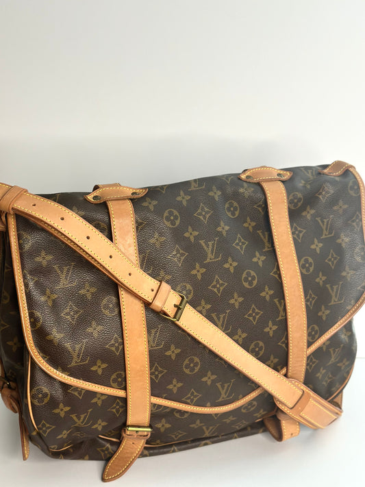 Pre-owned Louis Vuitton monogram canvas saumur 43 crossbody