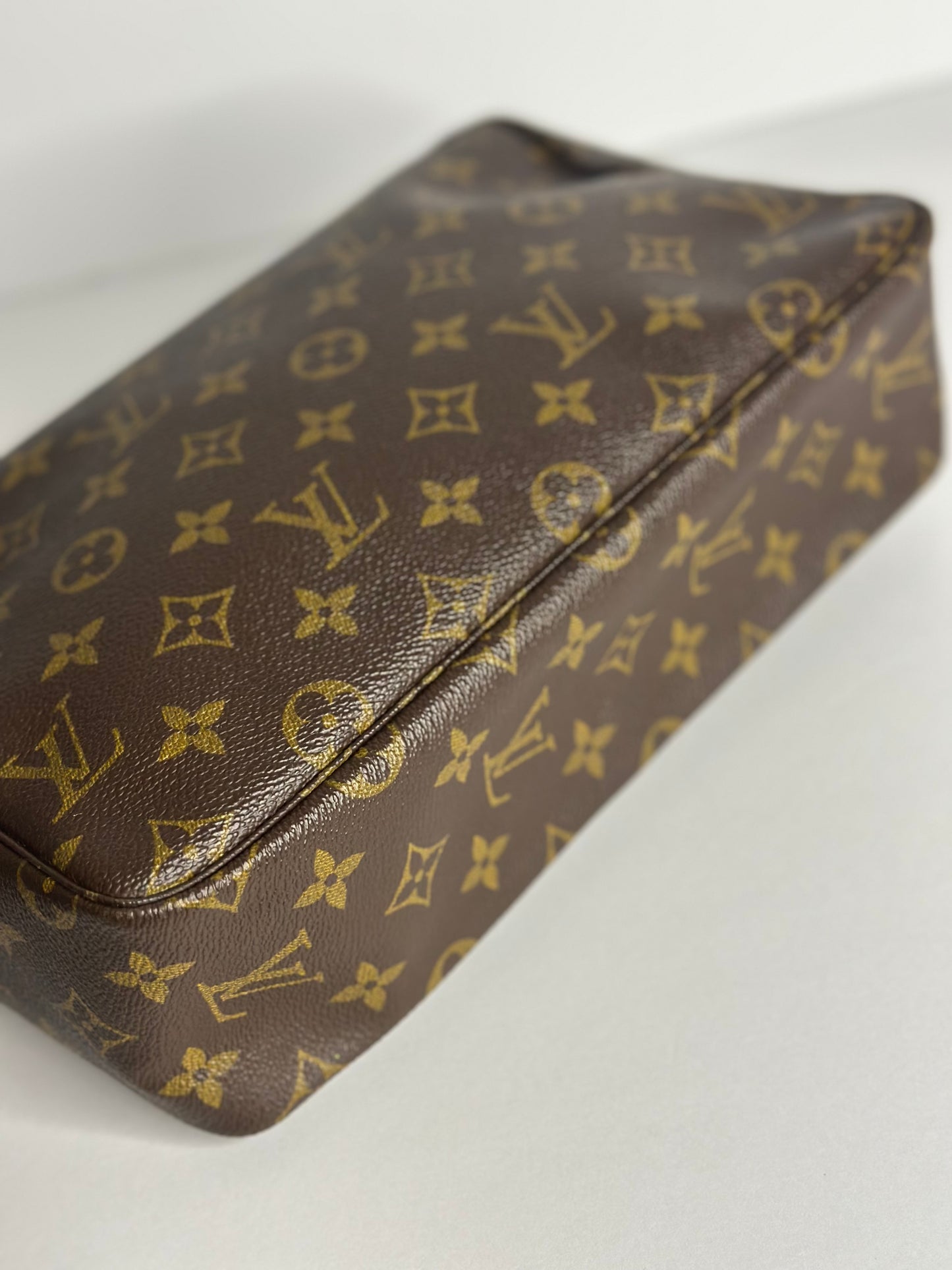 Pre-owned Louis Vuitton monogram canvas toiletry 28 pouch