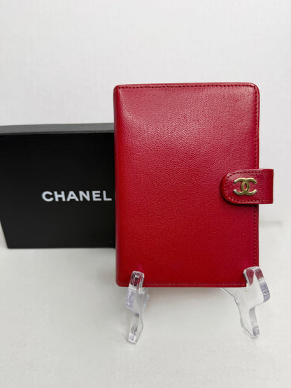 Pre-owned Chanel Red Calfskin Agenda 24k gold plated hardware