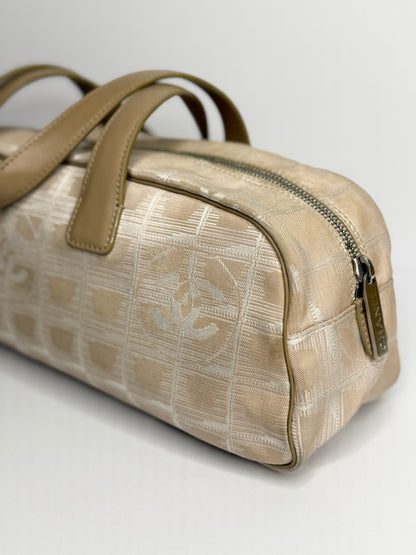 Pre-owned Chanel vintage, beige nylon travel line bowler bag
