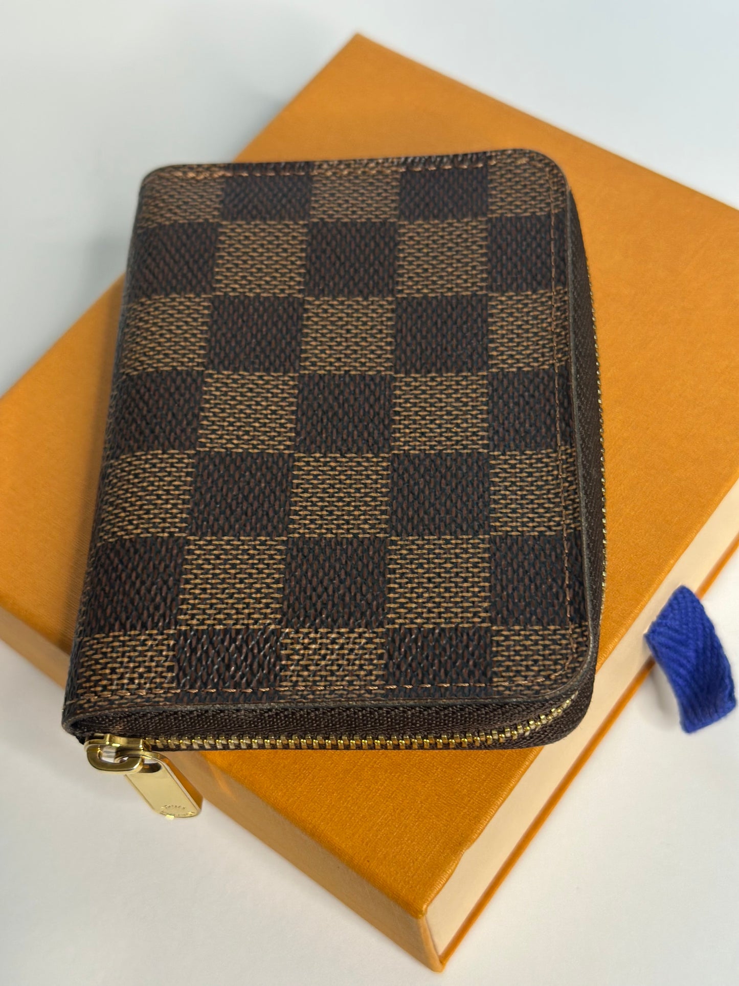 Pre-owned Louis Vuitton 2022 Vivienne limited edition, Christmas animation, compact, zippy