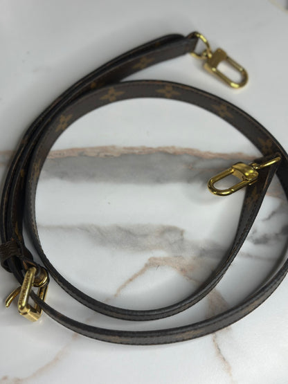 Pre-owned Louis Vuitton monogram pochette metis strap